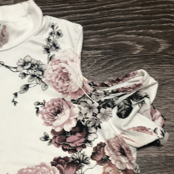 Gaze Shirt - Picture 3 of 5